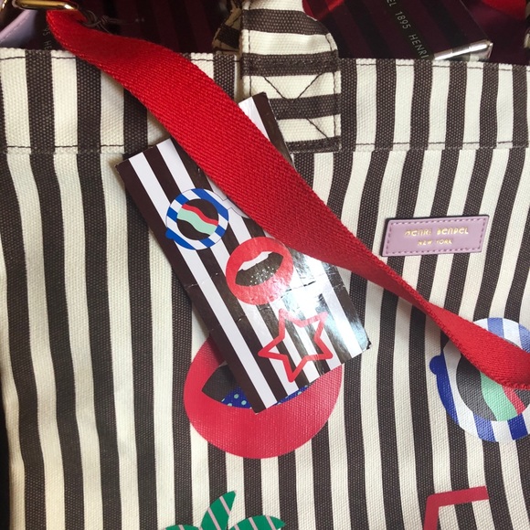 Henri Bendel Canvas Magazine Tote ❣️PRICE FIRM❣️ - Picture 10 of 10